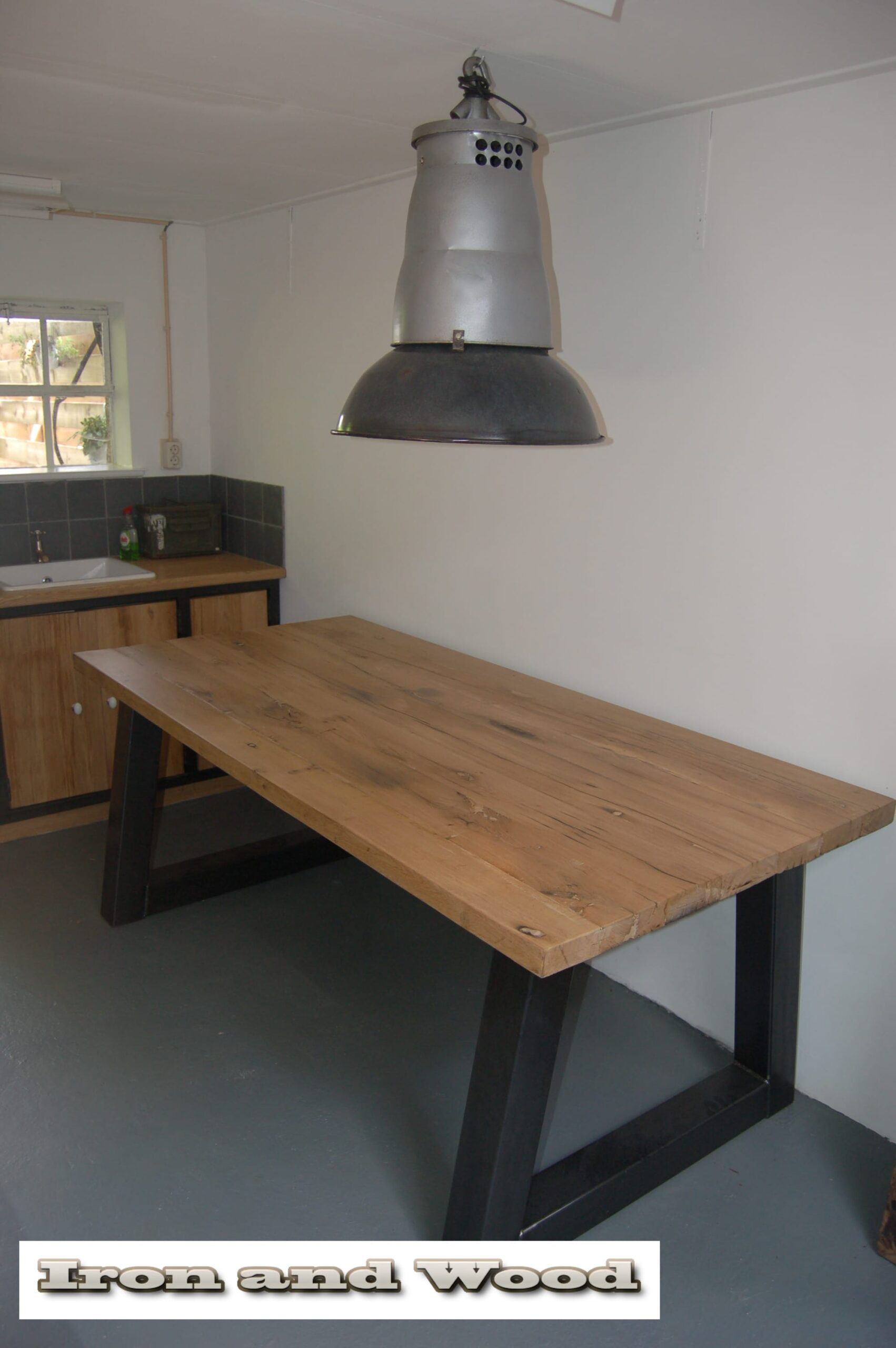 Stoere industriële tafel "Boston" - Afbeelding 4
