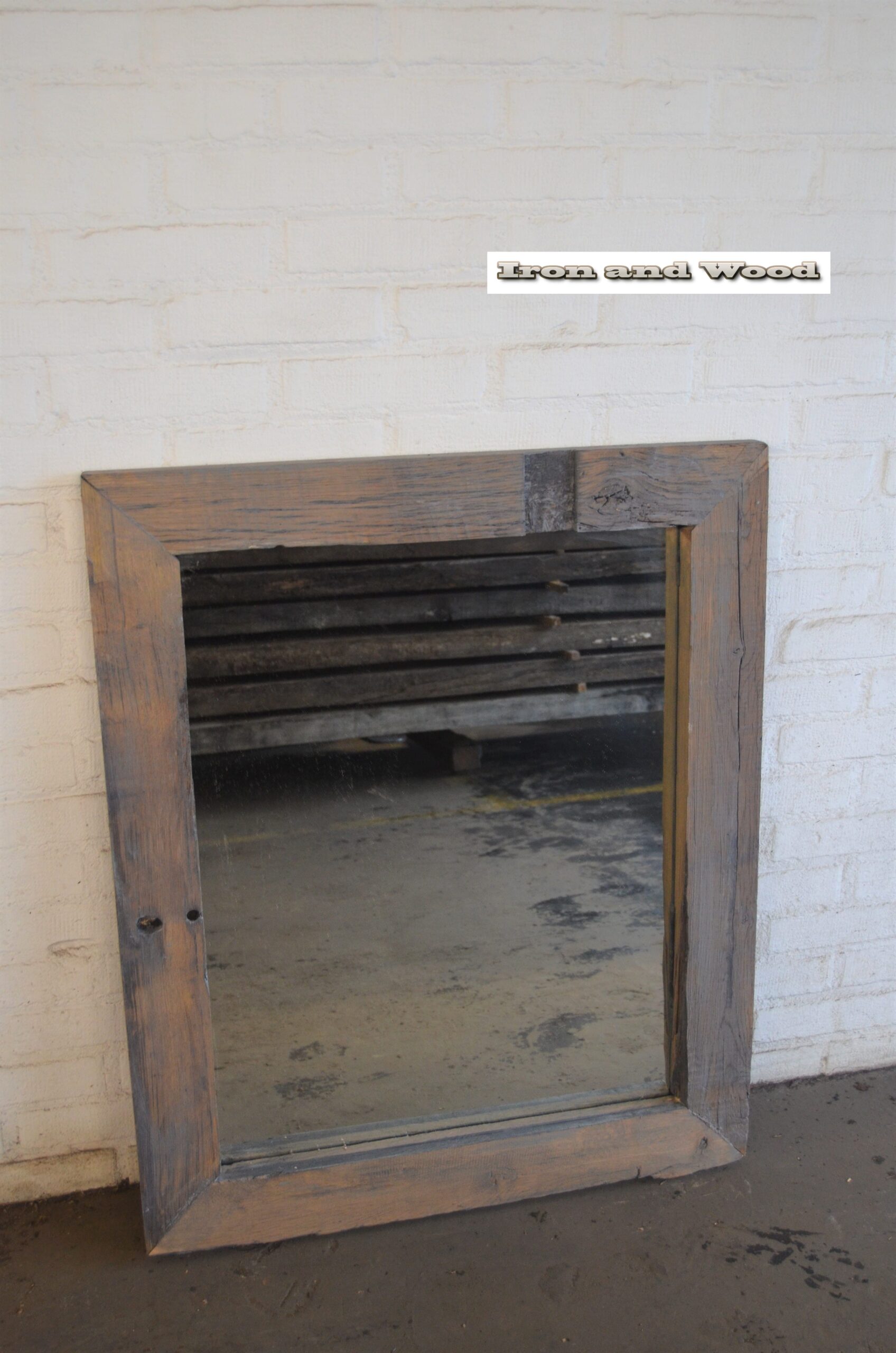 Robuuste grote spiegel van oude wagonplanken/ wagondelen afm. 88 x 72 lijst 9 cm - Image 6