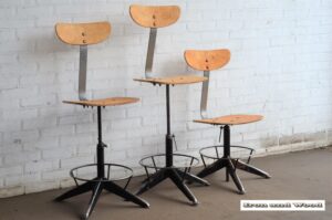 Vintage oude stalen industriele bureaustoel