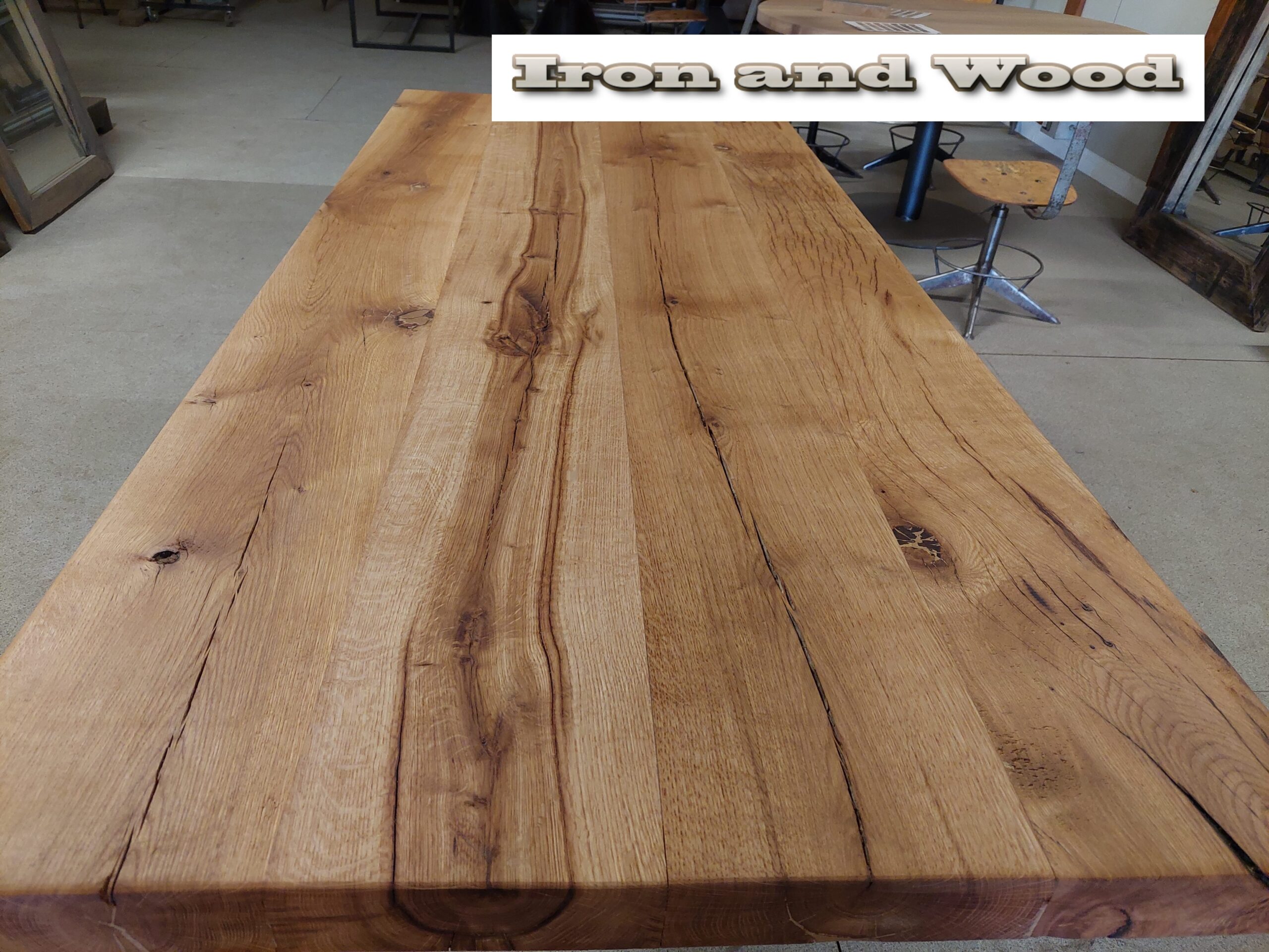 Industriele eettafel met oud verstelbaar onderstel en een blad van rustiek eiken balken - Afbeelding 4