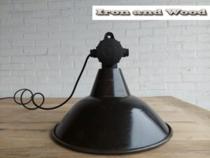 Zwart bruine emaille oude lamp / fabriekslamp