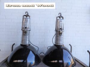 Industriële grote oude zwarte Philips emaille lampen / fabriekslampen