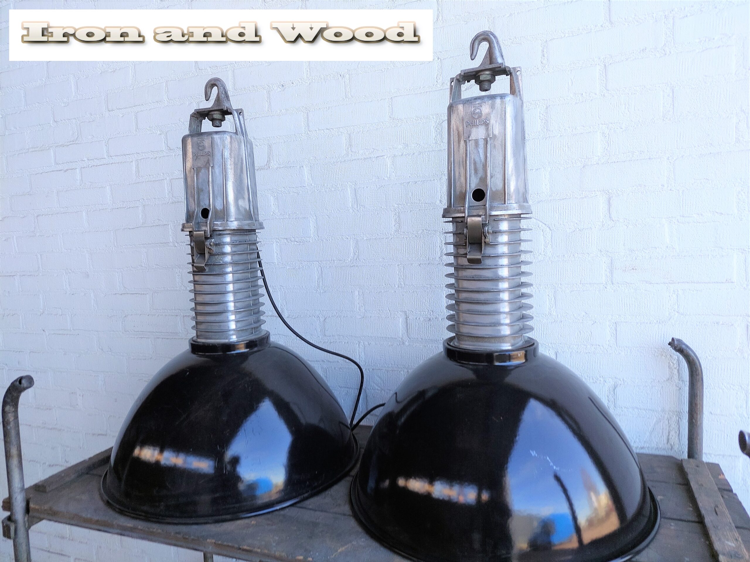 Industriële grote oude zwarte Philips emaille lampen / fabriekslampen - Afbeelding 6