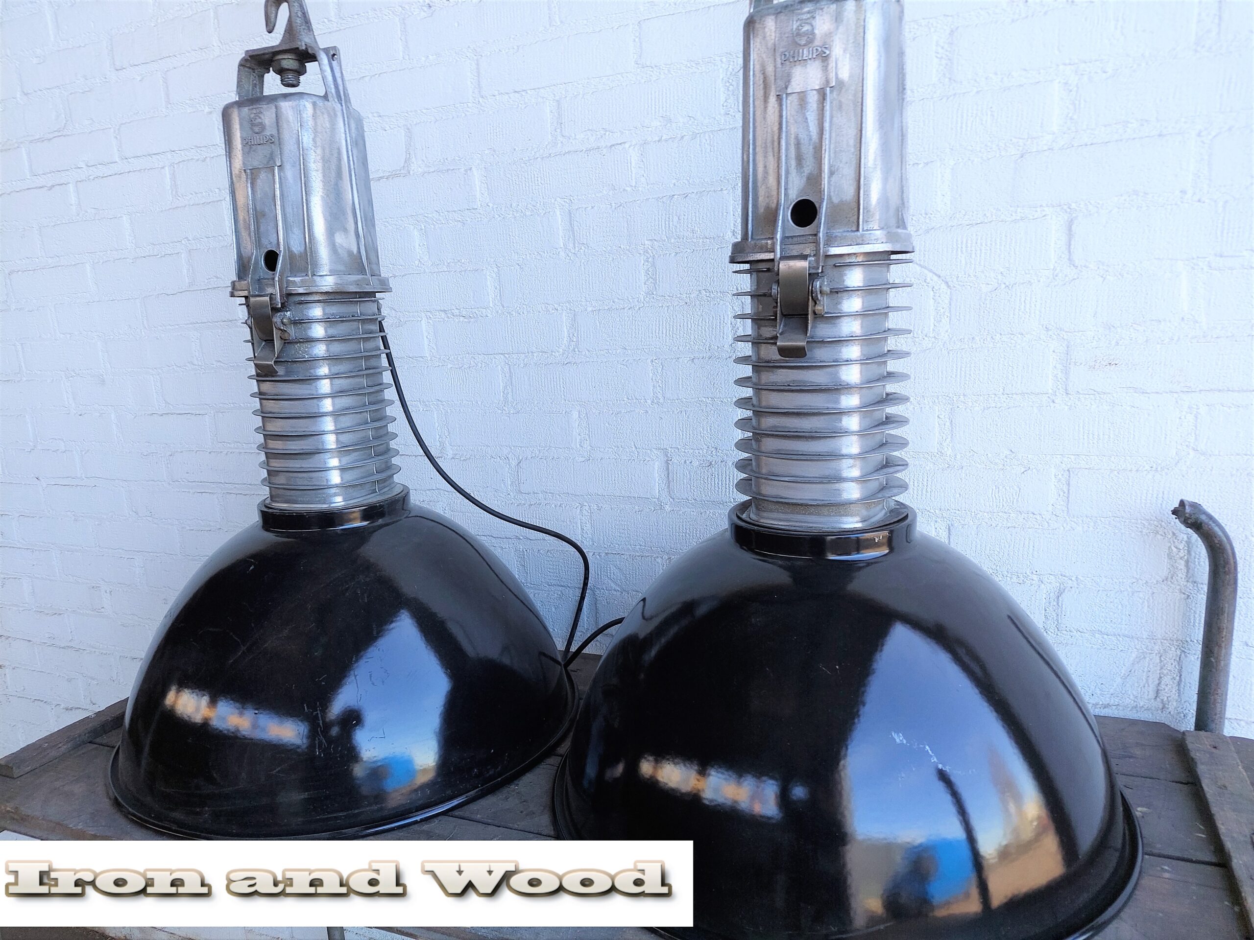 Industriële grote oude zwarte Philips emaille lampen / fabriekslampen - Afbeelding 8