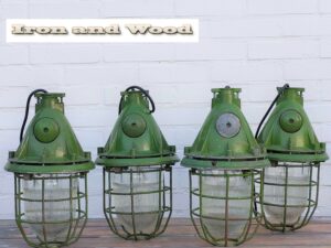 Oude industriele felgroene vintage bully's / kooilampen