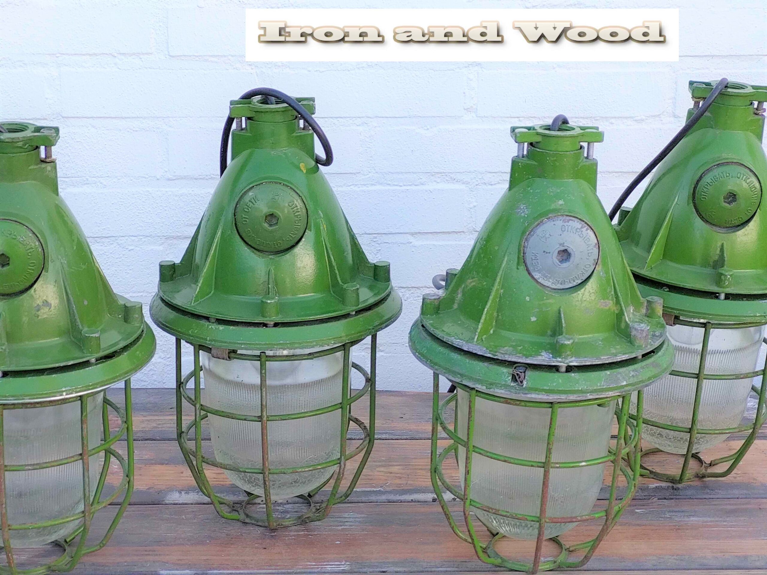 Oude industriele felgroene vintage bully's / kooilampen - Afbeelding 10