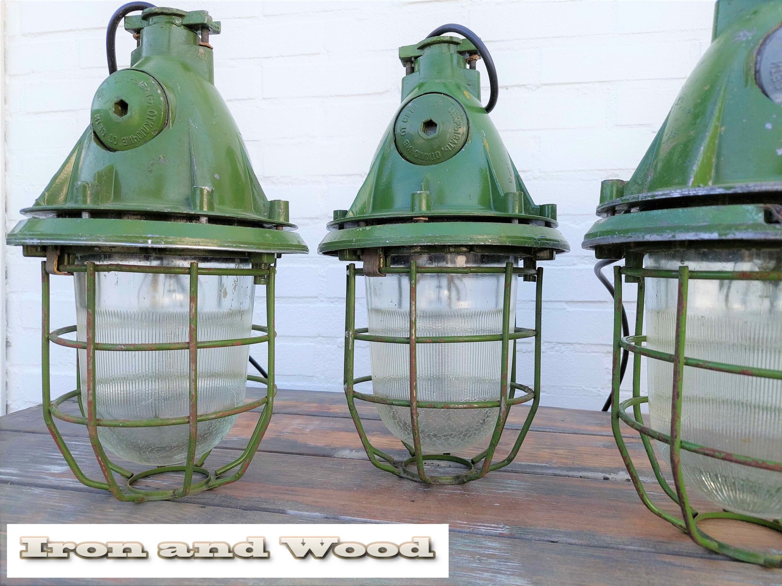 Oude industriele felgroene vintage bully's / kooilampen - Afbeelding 4
