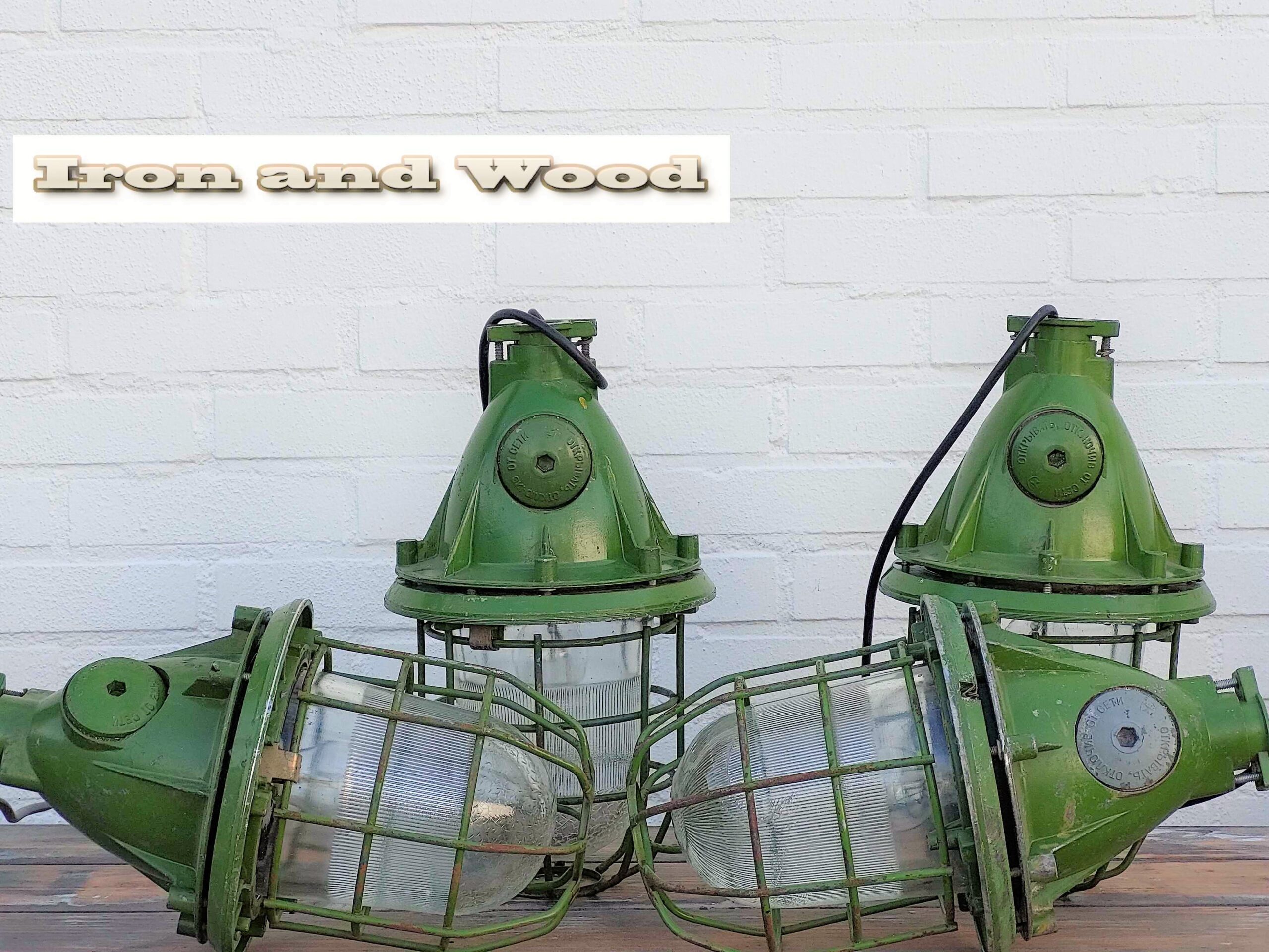 Oude industriele felgroene vintage bully's / kooilampen - Afbeelding 2