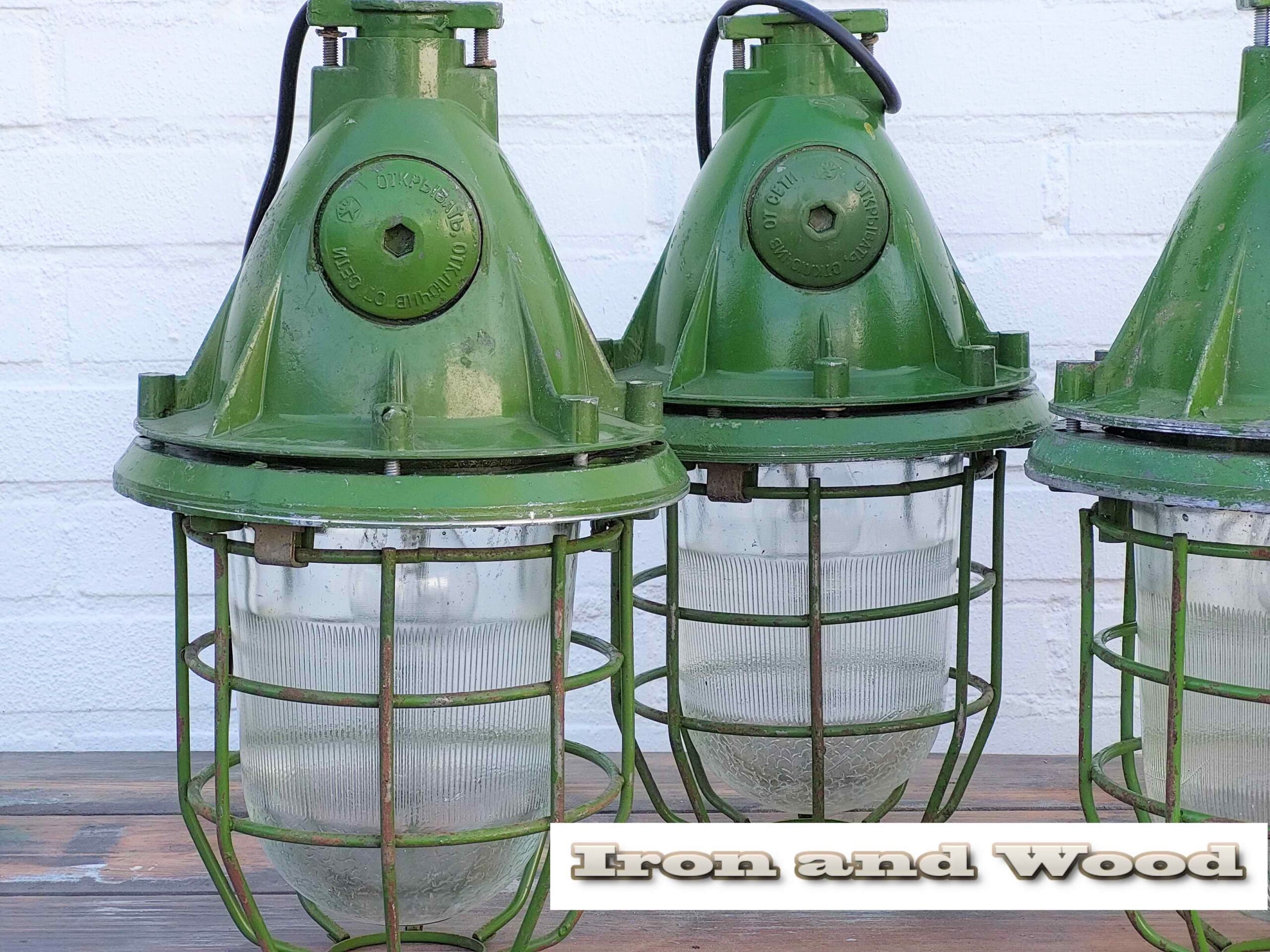 Oude industriele felgroene vintage bully's / kooilampen - Afbeelding 8