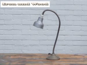 Oude aluminium schemerlamp / bureaulamp