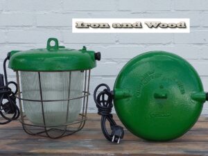 Oude industriele groene bully's / kooilampen / mijnlampen