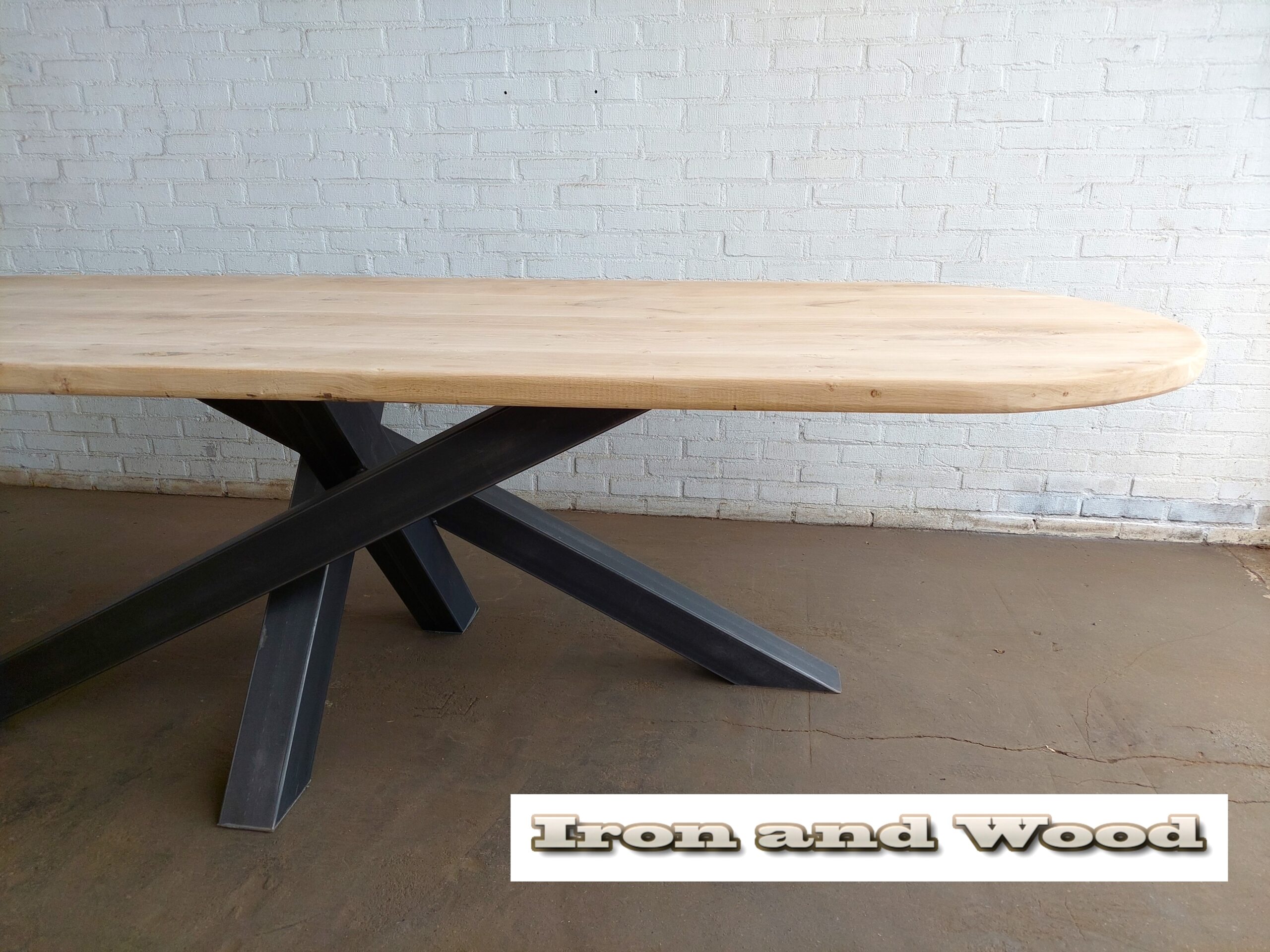Industriele plat ovale eettafel "Marseille" met matrix twist poot - Afbeelding 8