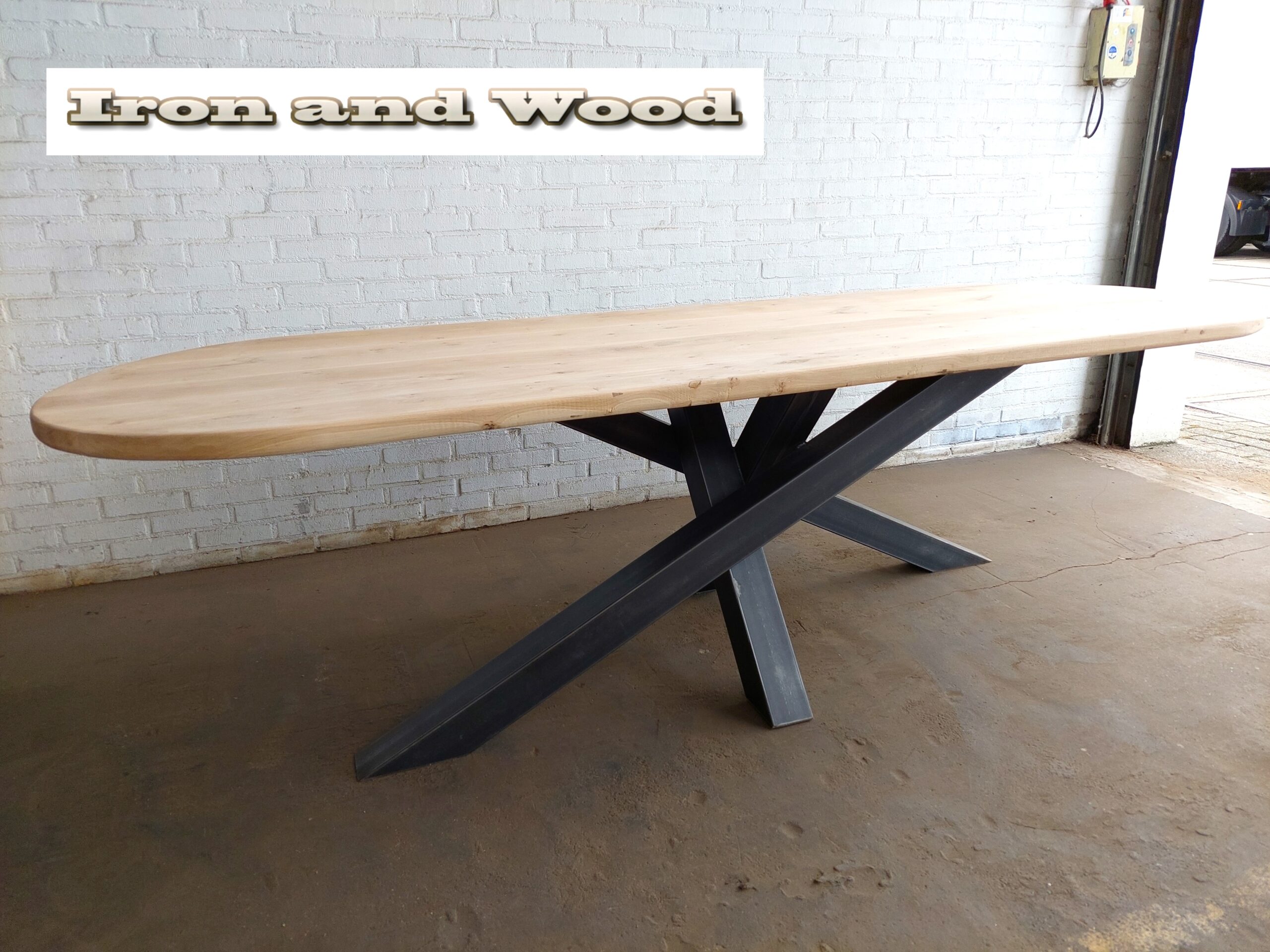 Industriele plat ovale eettafel "Marseille" met matrix twist poot - Afbeelding 2