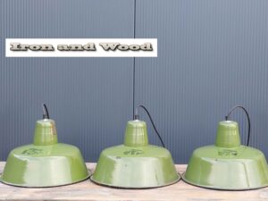 Oude groene vintage emaille lampen