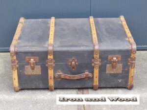 Blauwe / grijze oude vintage kist / hutkoffer afm 79 x 36 x 34