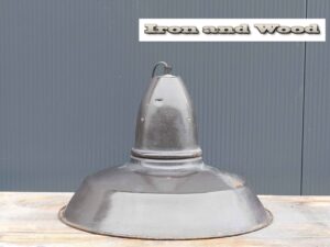 Oude zwarte vintage Franse emaille lamp