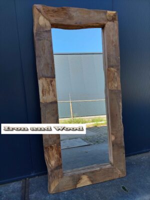 Robuuste grote XXL spiegel van oude eiken wagonplanken , afm. 185 x 89 lijst 15,5
