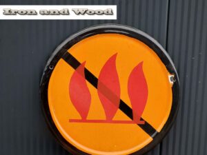 Oud emaille bord verboden om vuur te maken