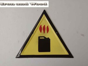 Oud geel zwart emaille waarschuwingsbord met jerrycan