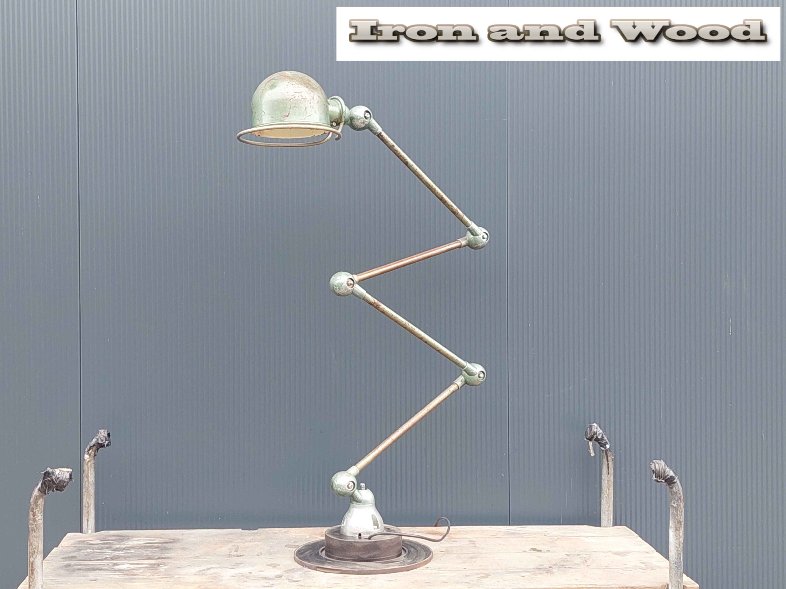 Groene oude vintage industriele 4 arm Jielde lamp
