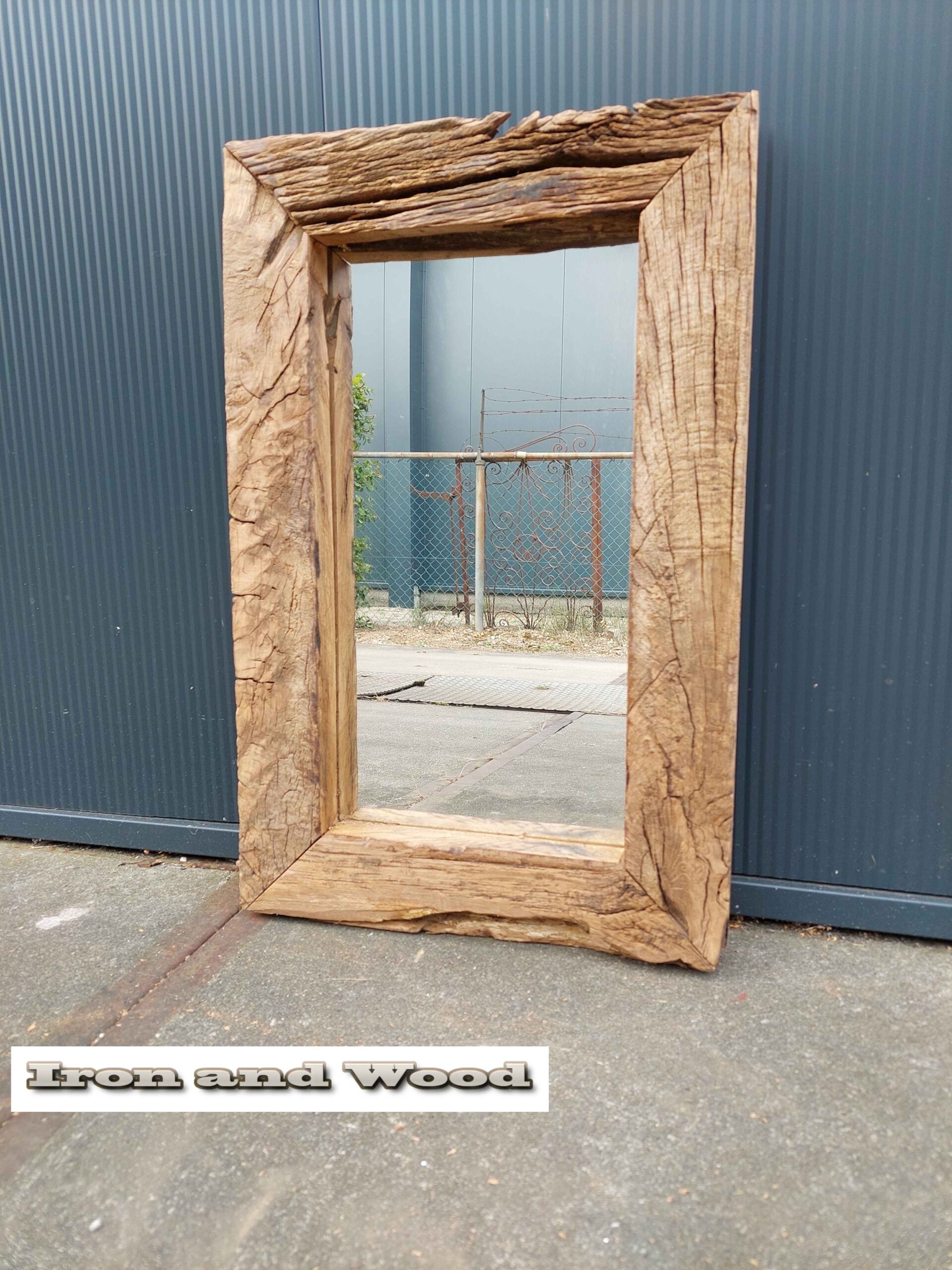 Spiegel van oude eiken wagondelen / wagonplanken , afm. 69 x 44 lijst 8,5 cm - Afbeelding 4
