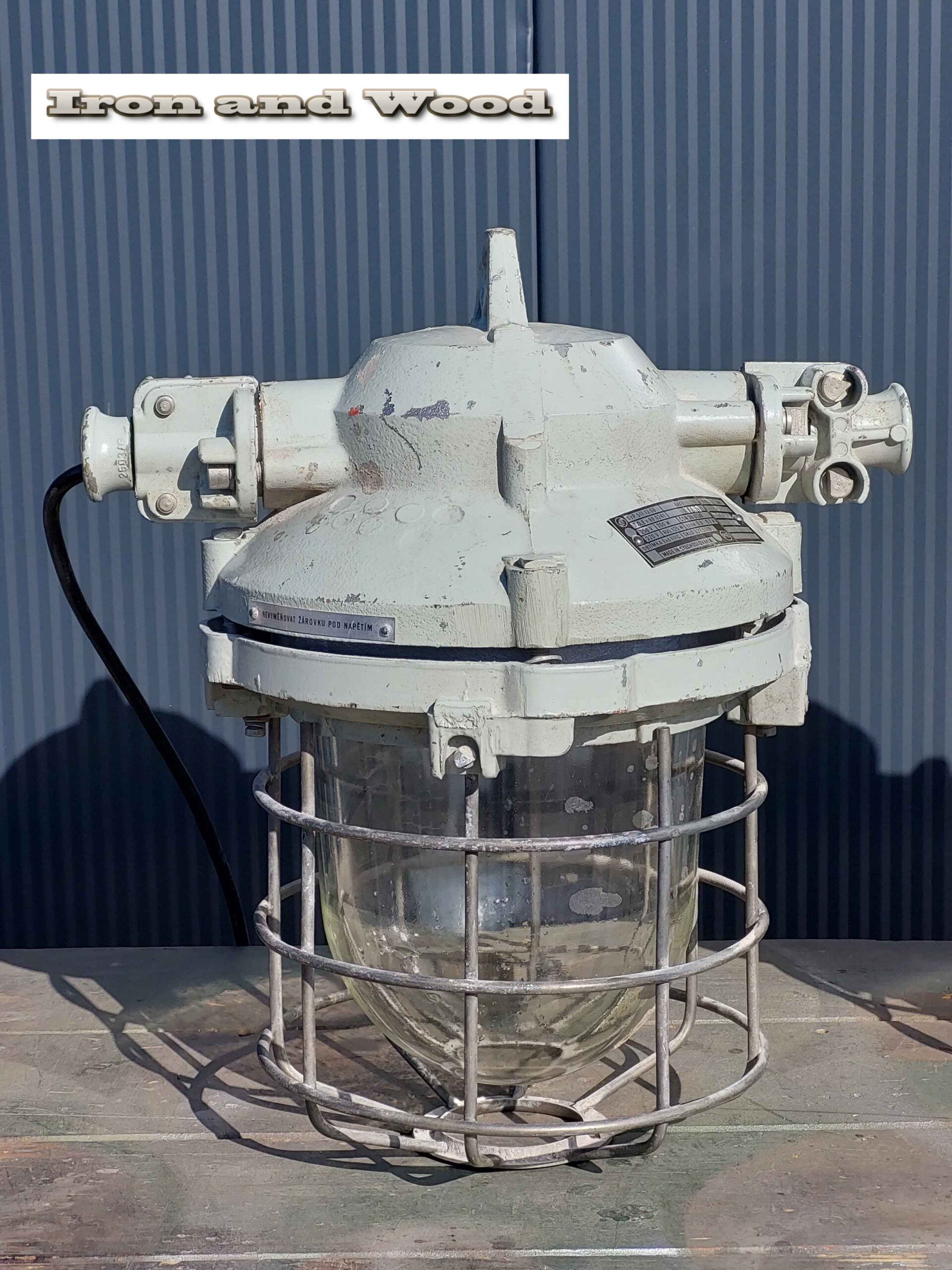 Oude industriele vintage grijze bully's / kooilampen - Afbeelding 2