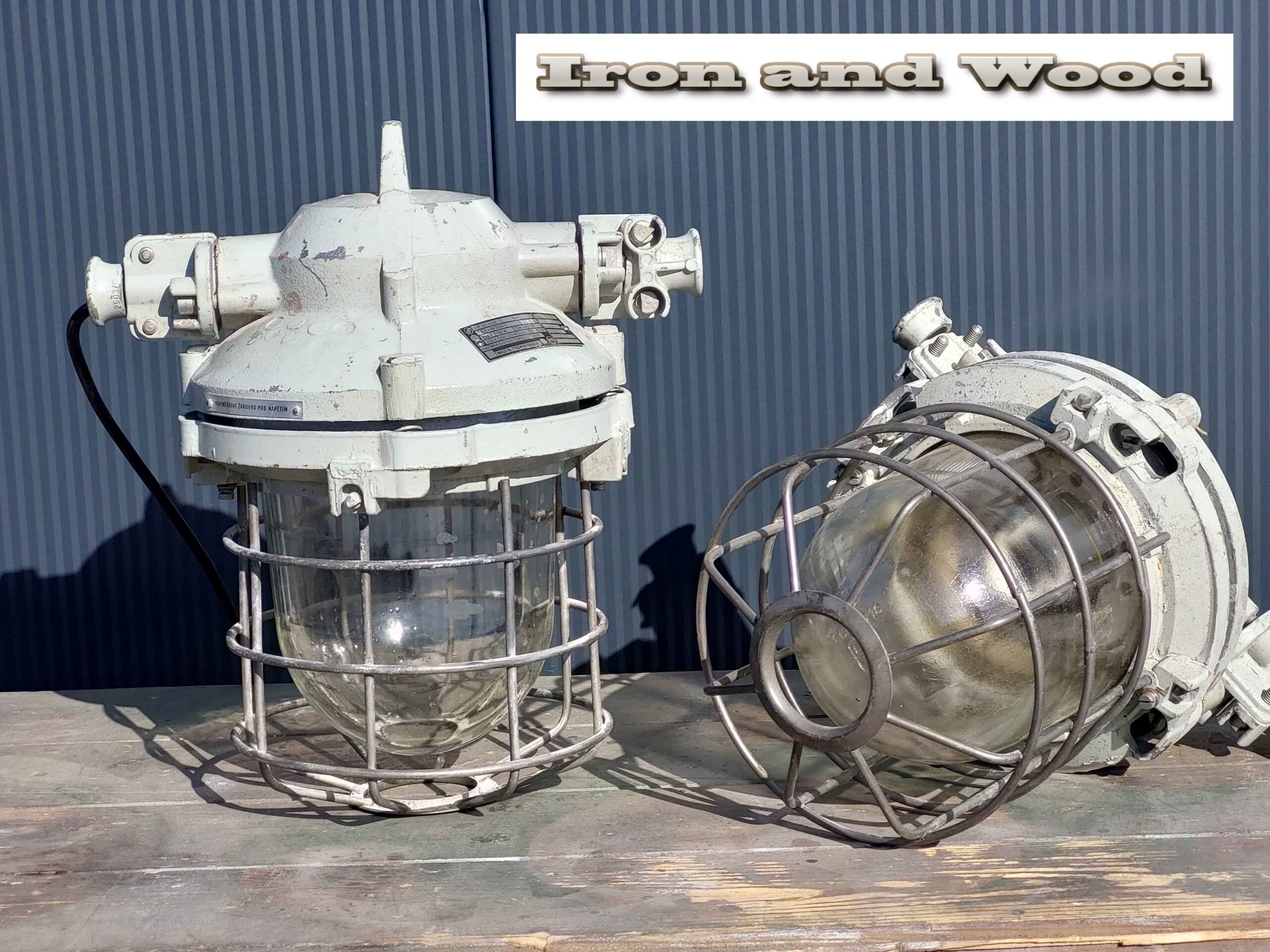 Oude industriele vintage grijze bully's / kooilampen - Afbeelding 8