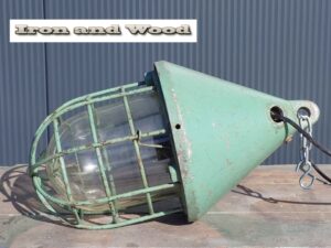 Oude groene industriele bully / kooilamp / mijnlamp