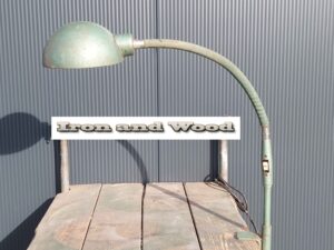 Groene industriele oude klemlamp / bureauspot / klemspot