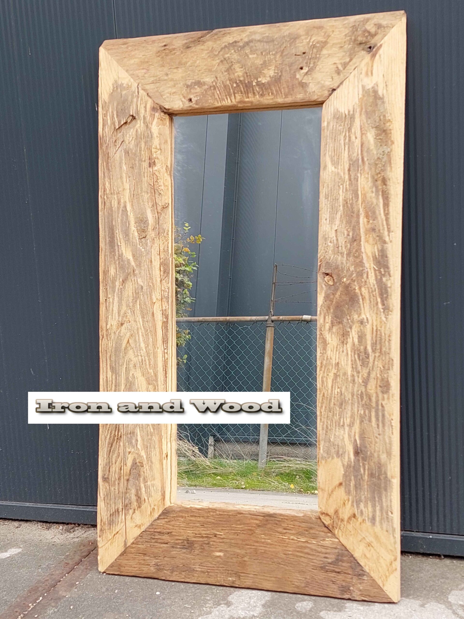 Robuuste stoere spiegel van oude eiken wagonplanken/ wagondelen afm. 96 x 55 lijst 13,5 cm - Afbeelding 2