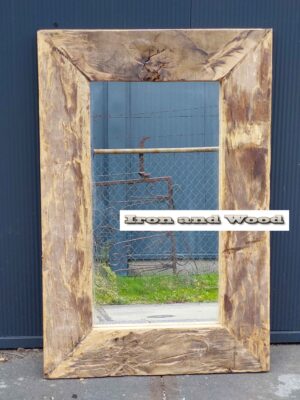 Spiegel van oude eiken wagonplanken / wagondelen , afm. 95 x 63 lijst 13,5 cm