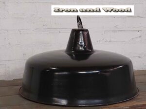 Zwarte emaille vintage oude lamp