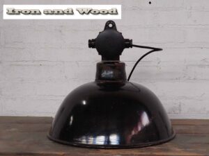 Emaille zwarte oude Bauhaus LBL lamp