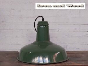 Groene grote oude vintage emaille lamp