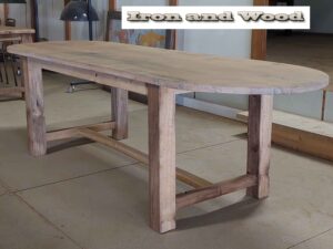 Oud eiken wagonplanken kloostertafel met recht ovaal blad